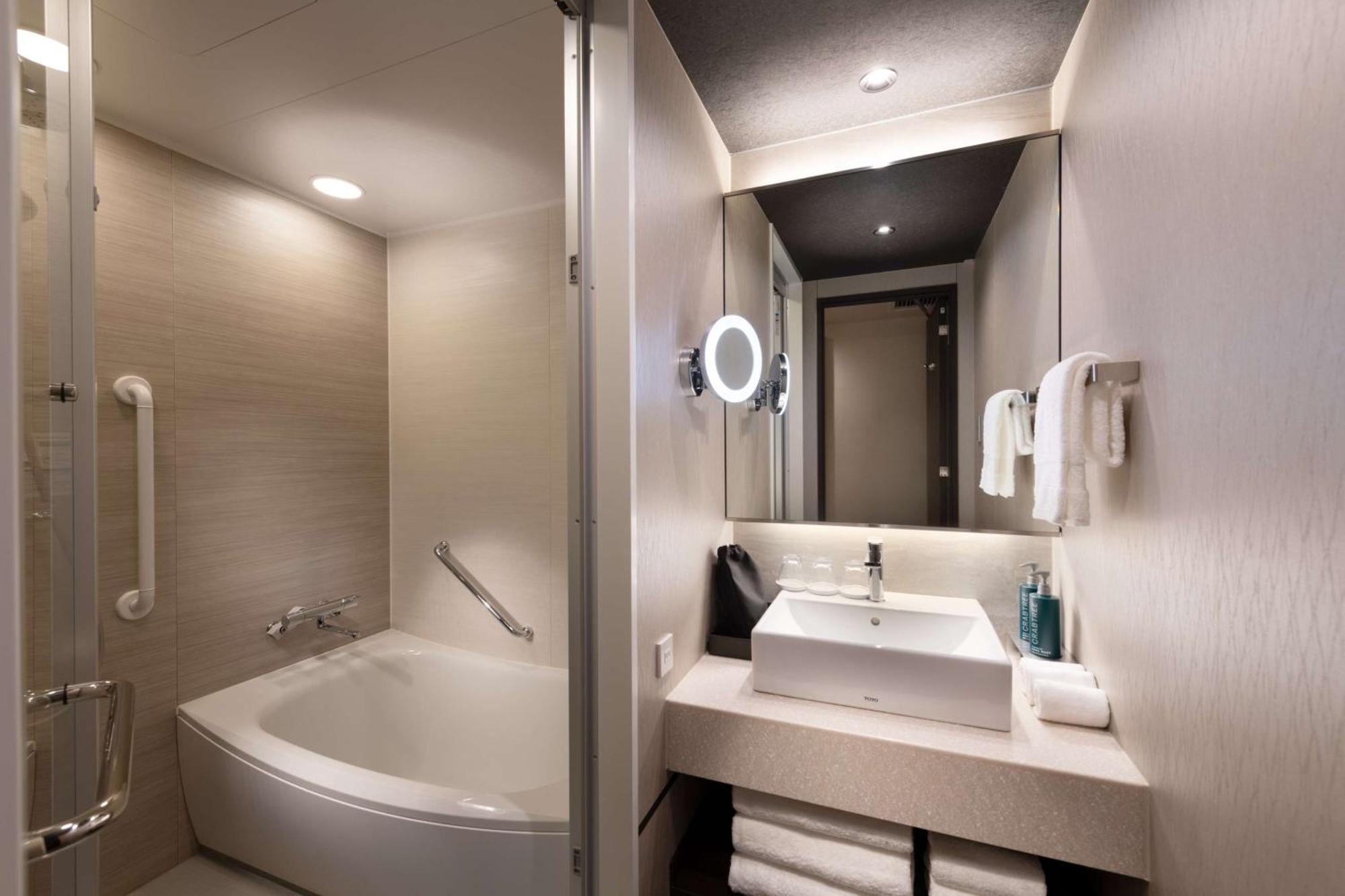 Готель Doubletree By Hilton Kyoto Station Екстер'єр фото