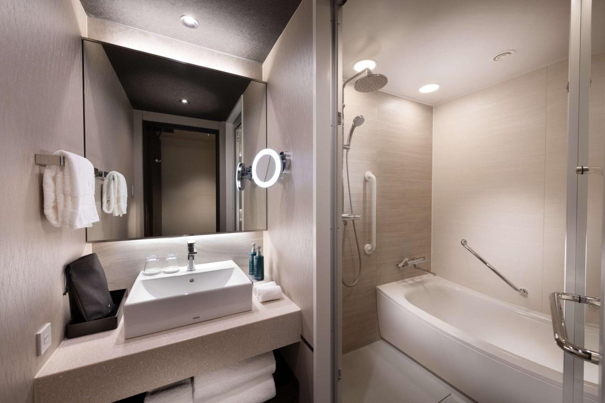 Готель Doubletree By Hilton Kyoto Station Екстер'єр фото