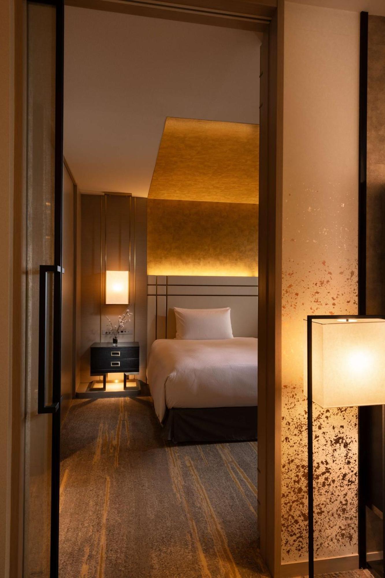 Готель Doubletree By Hilton Kyoto Station Екстер'єр фото