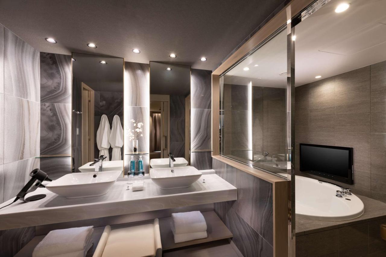 Готель Doubletree By Hilton Kyoto Station Екстер'єр фото