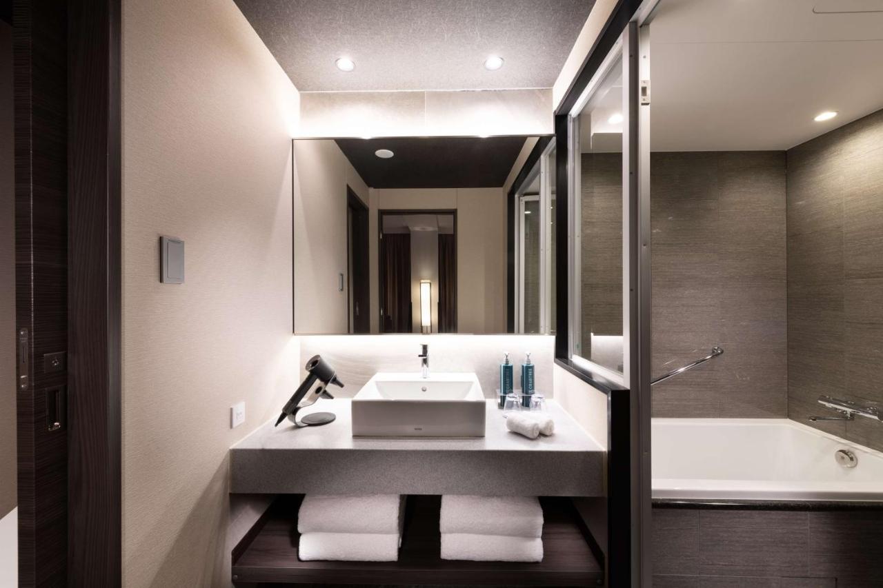 Готель Doubletree By Hilton Kyoto Station Екстер'єр фото