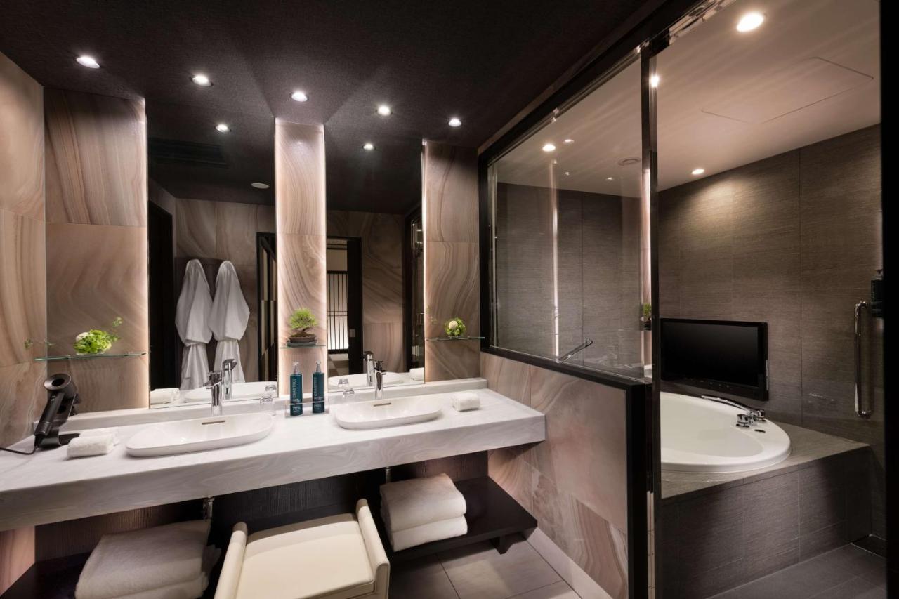 Готель Doubletree By Hilton Kyoto Station Екстер'єр фото